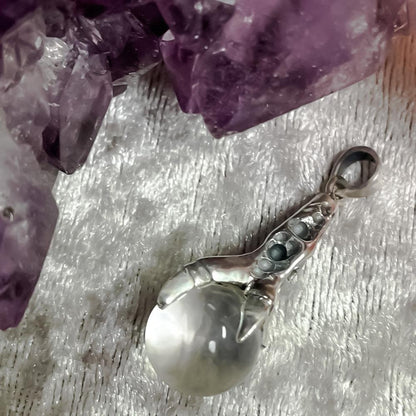 Dragon's Claw Pendant - Silvette